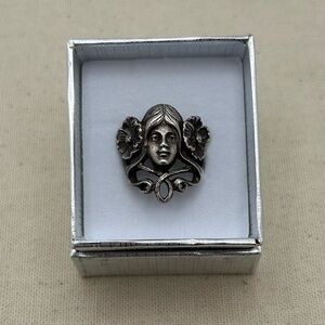 Vintage 925 Sterling Silver size 7 Art Nouveau Woman’s Face and Florals Ring